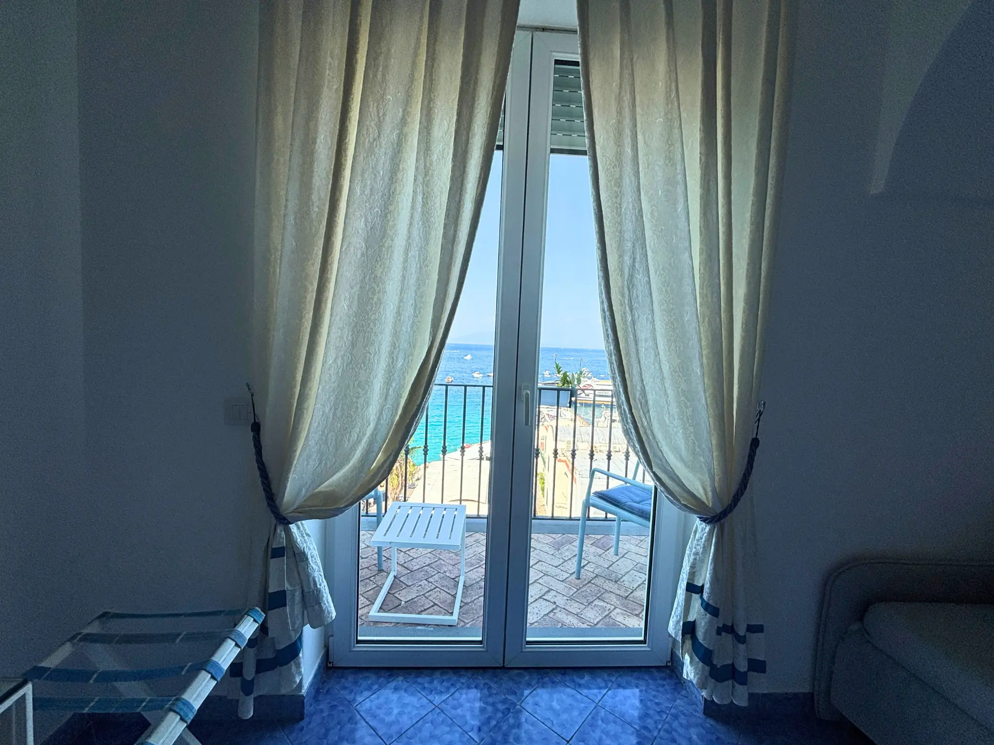 Superior miniatura 17