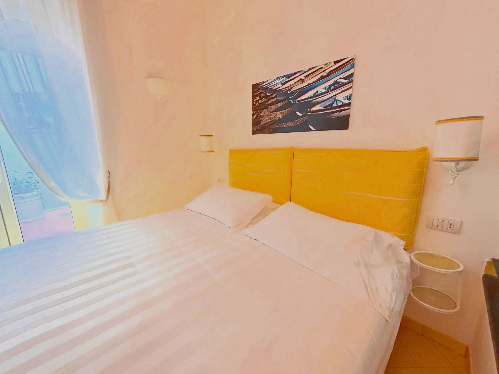 Camera Standard con vista interna e comfort essenziali