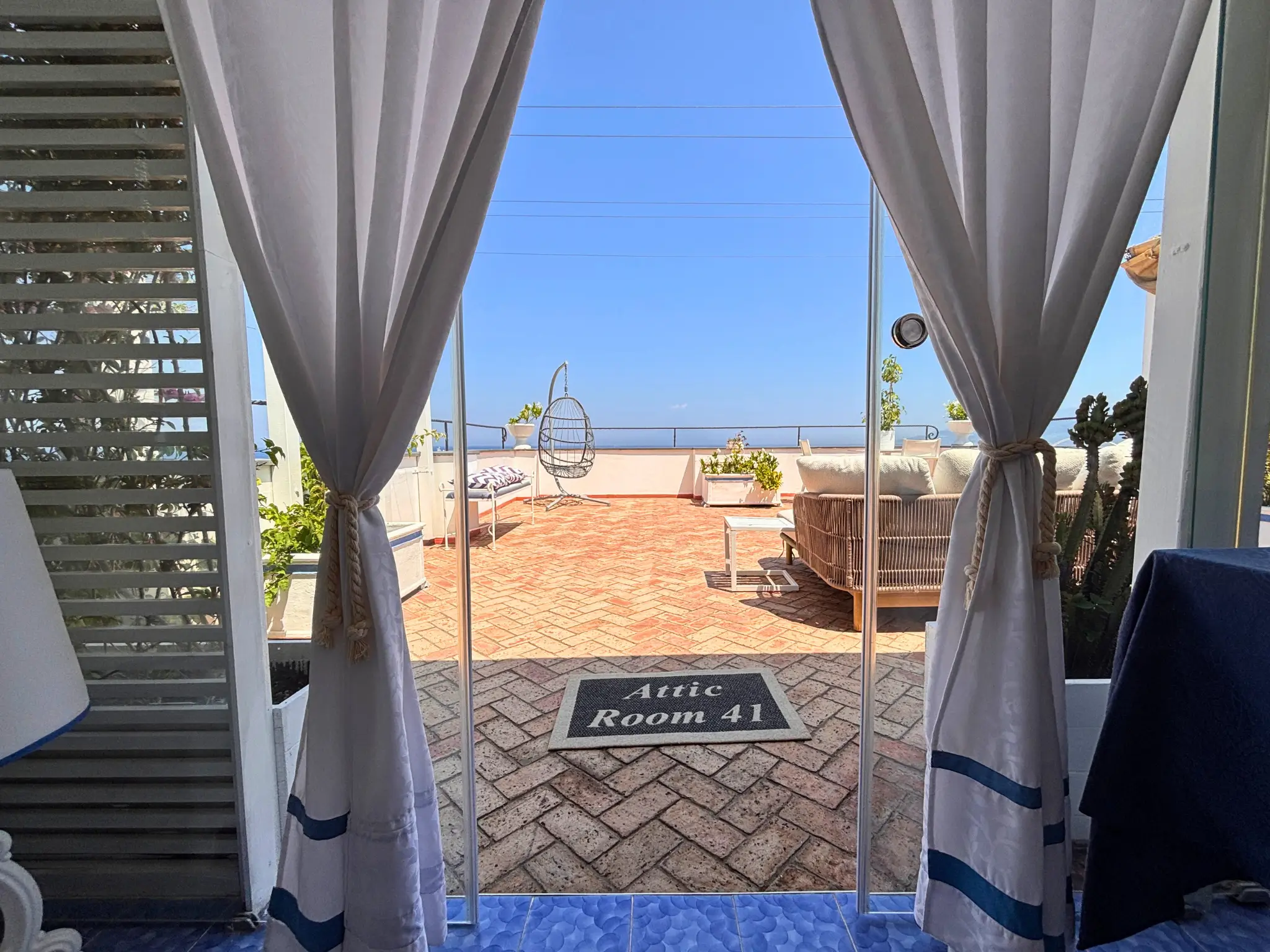 Suite Attic a Capri con terrazza solarium privata e vista sul Golfo di Napoli
