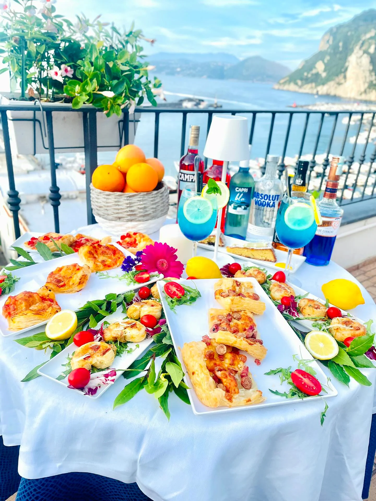 Aperitivo e finger food vista mare