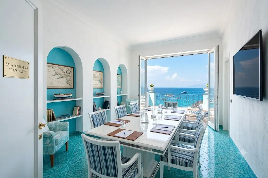 Sala meeting con vista mare — Relais Maresca Capri