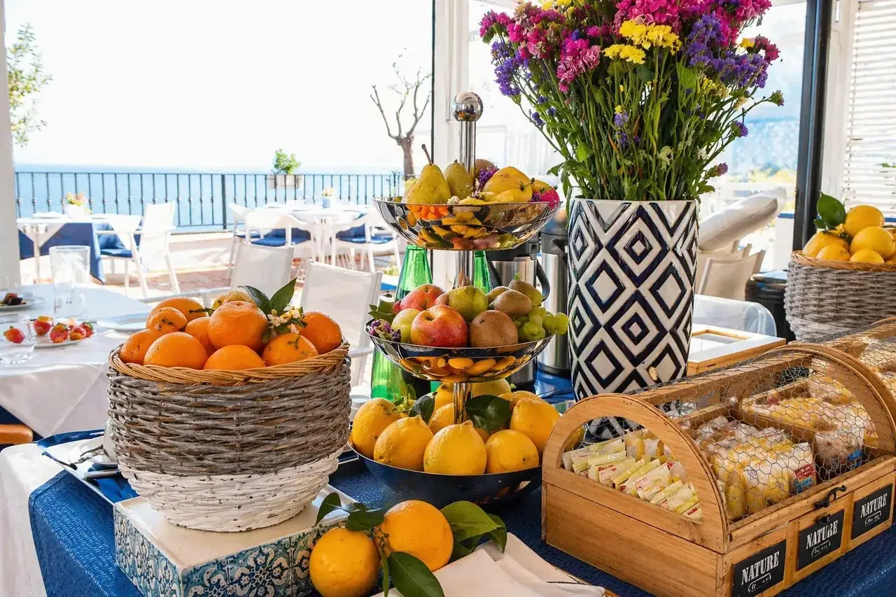 Servizio colazione in terrazza